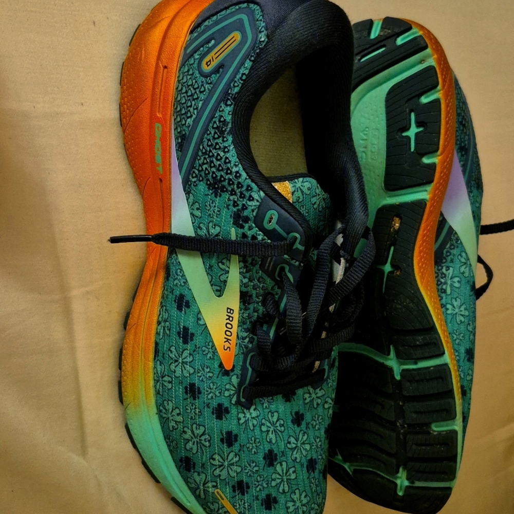 Brooks Ghost 14 size 9 - St. Paddy's Day
